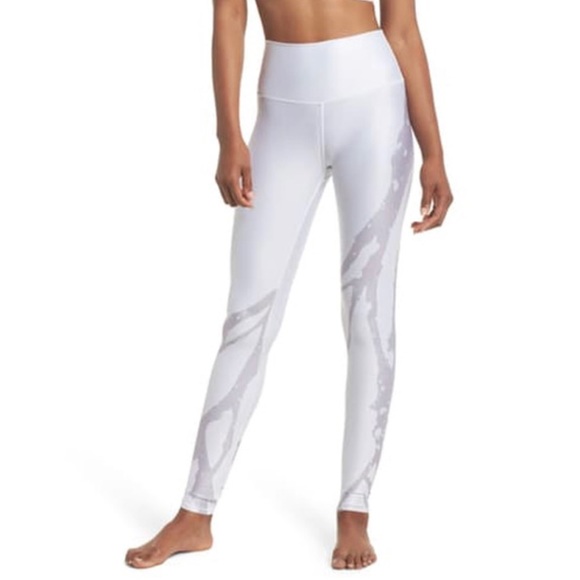 Alo High-waist Airlift Leggings white with silver design - Picture 1 of 7